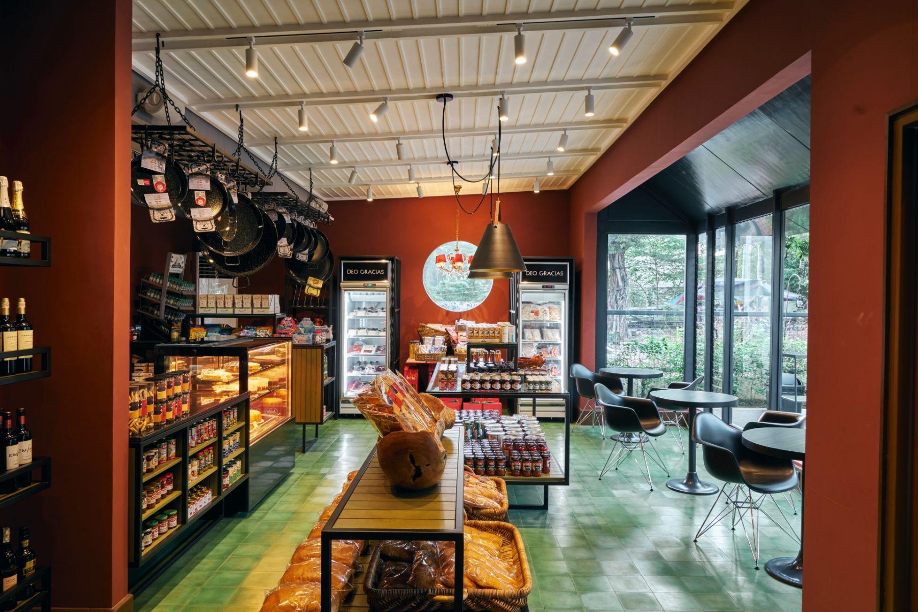 Deo Gracias — Dining-space detail