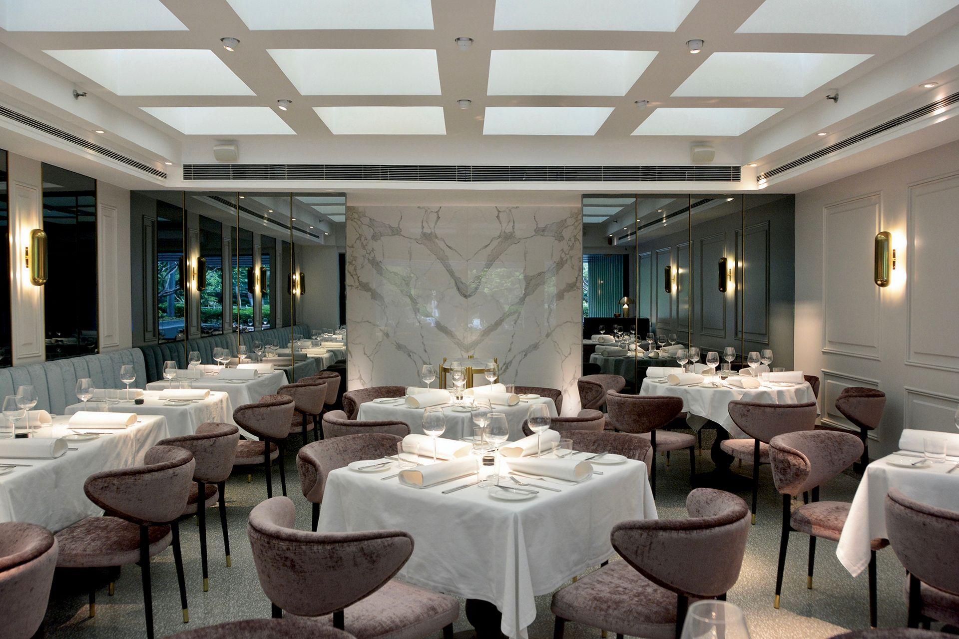 Sala — Dining-space detail