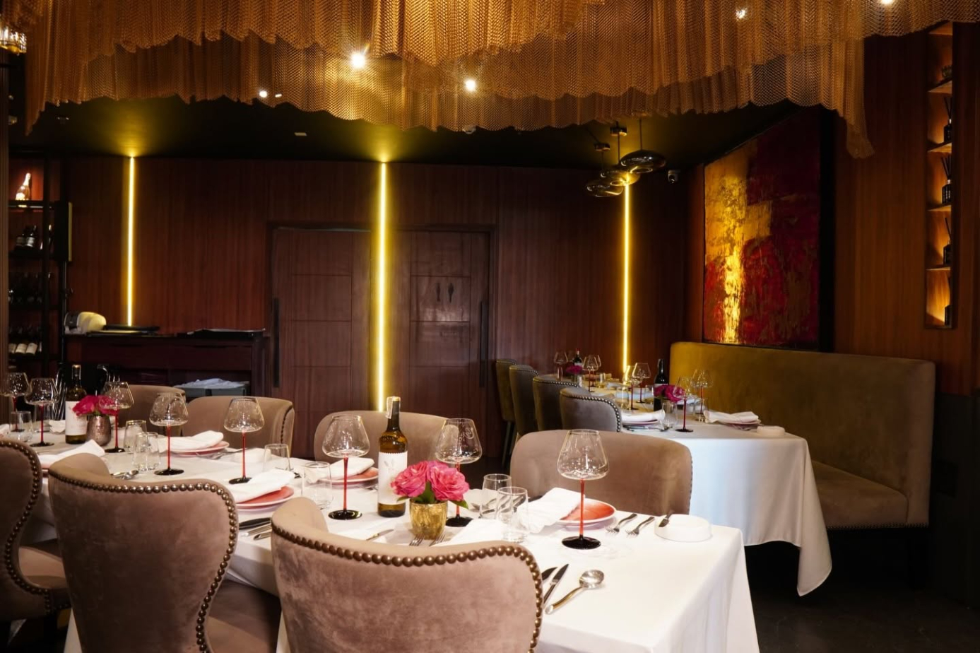 Carmelo's Steakhouse — Interior