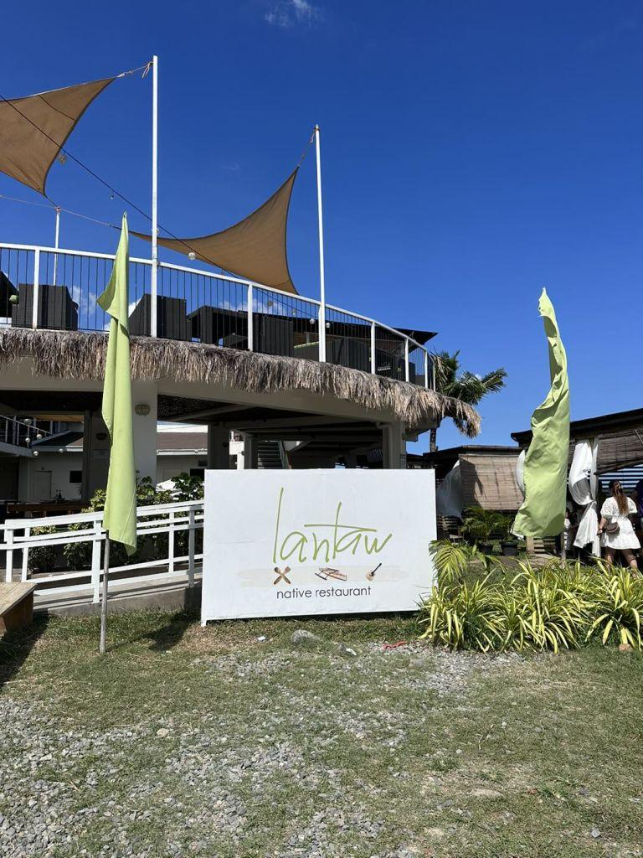 Lantaw (Compostela) — Exterior and arrival