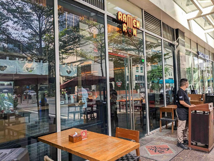 Ramen Ron (Makati) — Exterior and arrival
