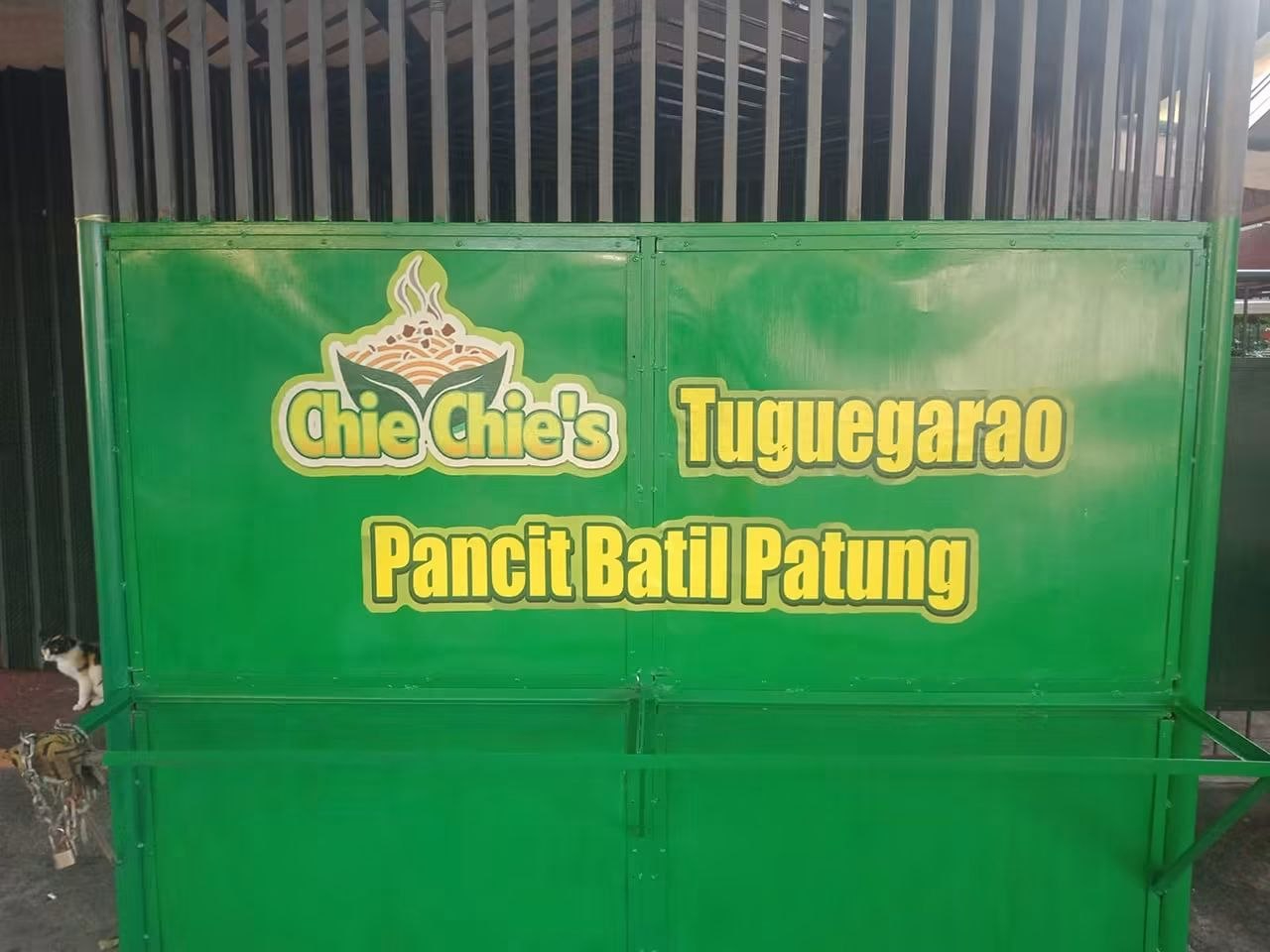 Chie Chie's Pancit Batil Patung — Exterior and arrival